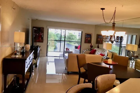 2334 S Cypress Bend Dr # 501, Pompano Beach FL 33069