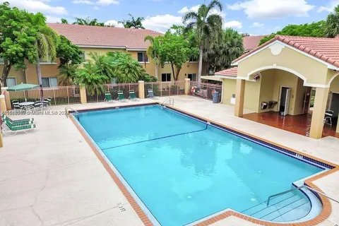 7930 NW 7th St # 201, Pembroke Pines FL 33024