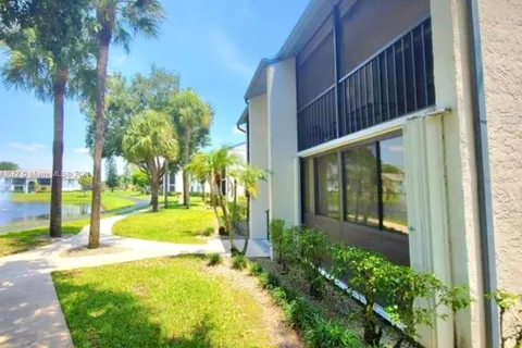 1009 Green Pine Blvd # H3, West Palm Beach FL 33409