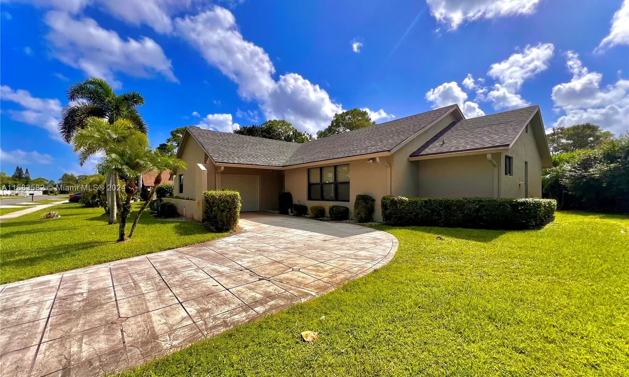 8320 E Waccamaw Ln E, Lake Worth FL 33467