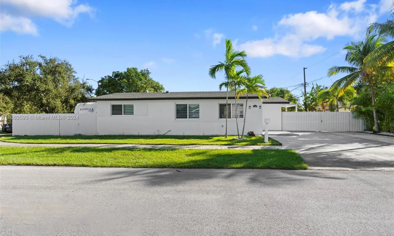 11460 Douglas Dr, Miami FL 33176