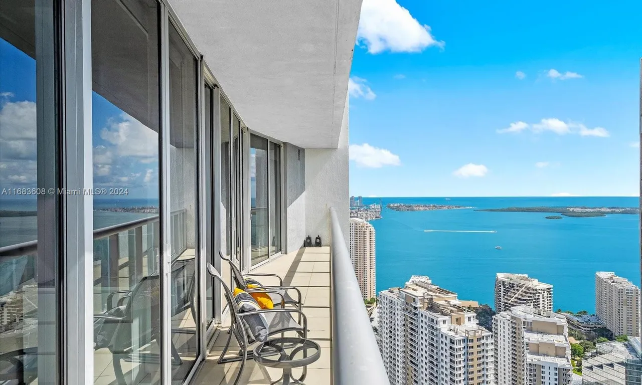 475 Brickell Ave # 5113, Miami FL 33131