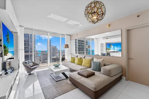 475 Brickell Ave # 5113, Miami FL 33131