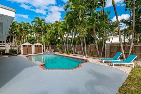 255 Ridgewood Rd, Key Biscayne FL 33149
