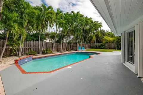 255 Ridgewood Rd, Key Biscayne FL 33149