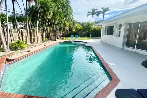 255 Ridgewood Rd, Key Biscayne FL 33149
