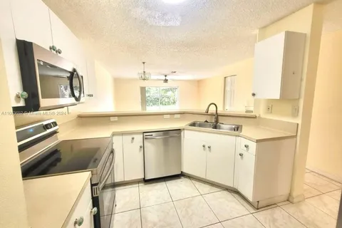 8655 N Southgate Shores Cir # 8655, Tamarac FL 33321