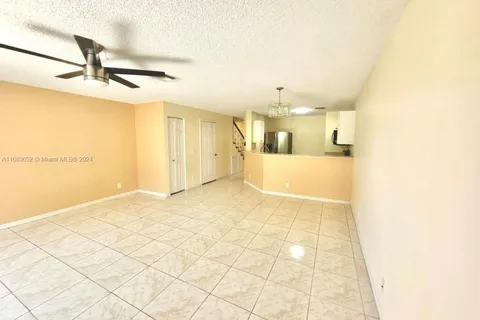 8655 N Southgate Shores Cir # 8655, Tamarac FL 33321