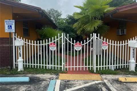 129 SE 5th St, Hallandale Beach FL 33009