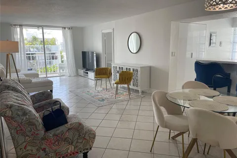 7705 Abbott Ave # 502, Miami Beach FL 33141