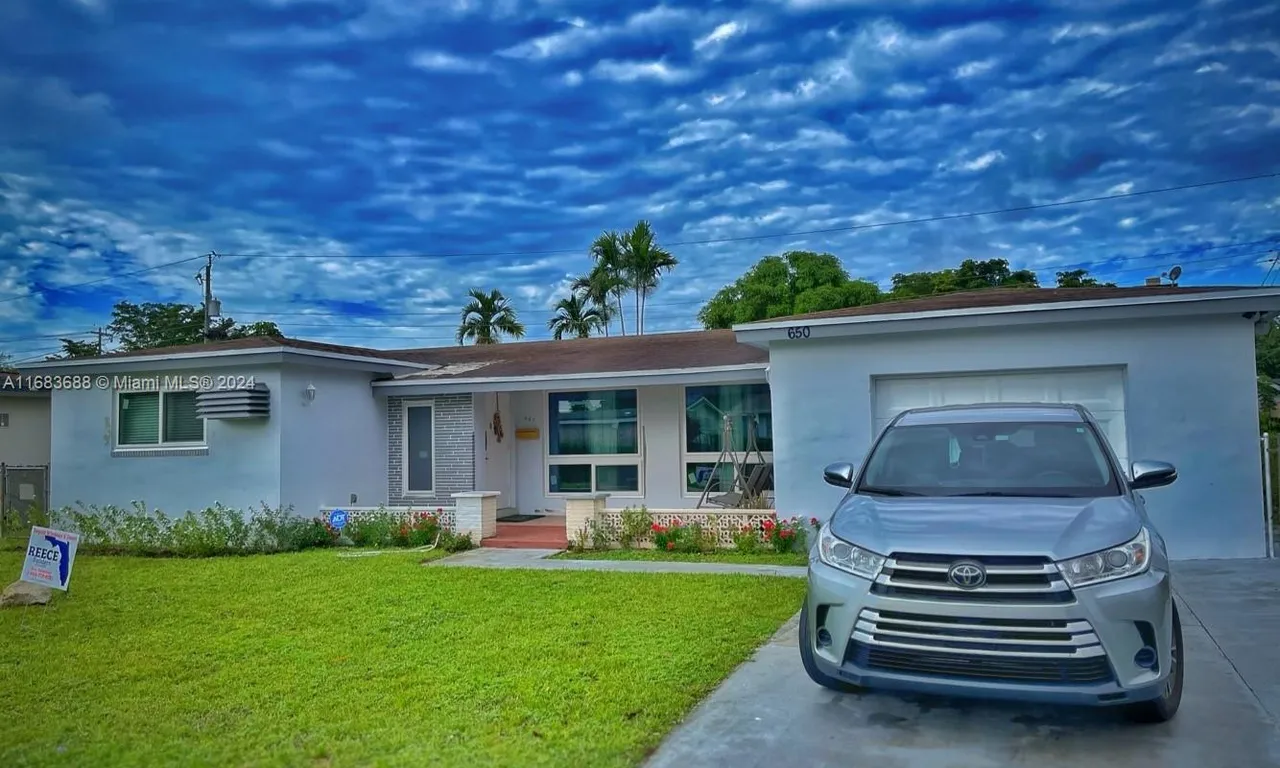 650 SW 68th Ave, Pembroke Pines FL 33023