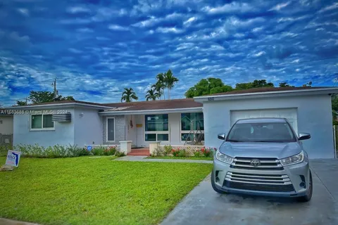 650 SW 68th Ave, Pembroke Pines FL 33023