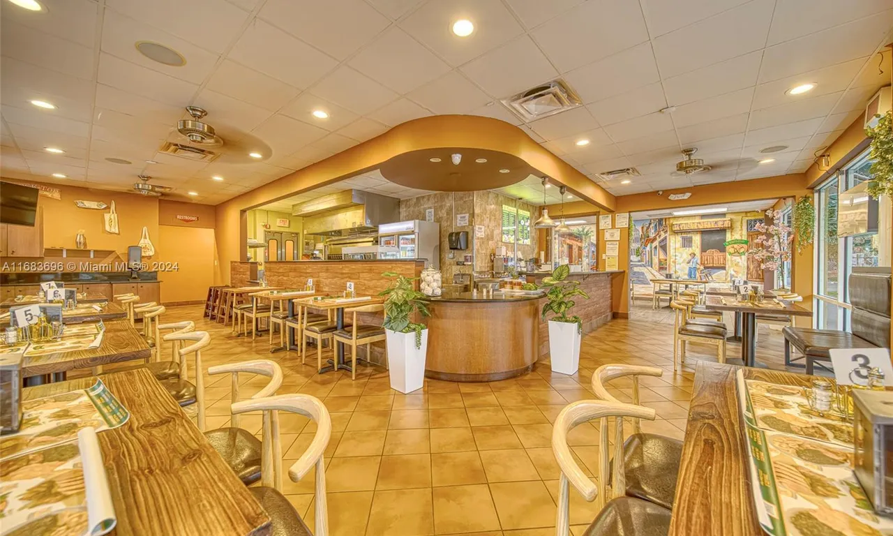 Full Service Restaurant F In Palmetto Bay On US1, Palmetto Bay FL 33157