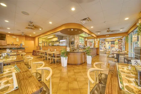 Full Service Restaurant F In Palmetto Bay On US1, Palmetto Bay FL 33157