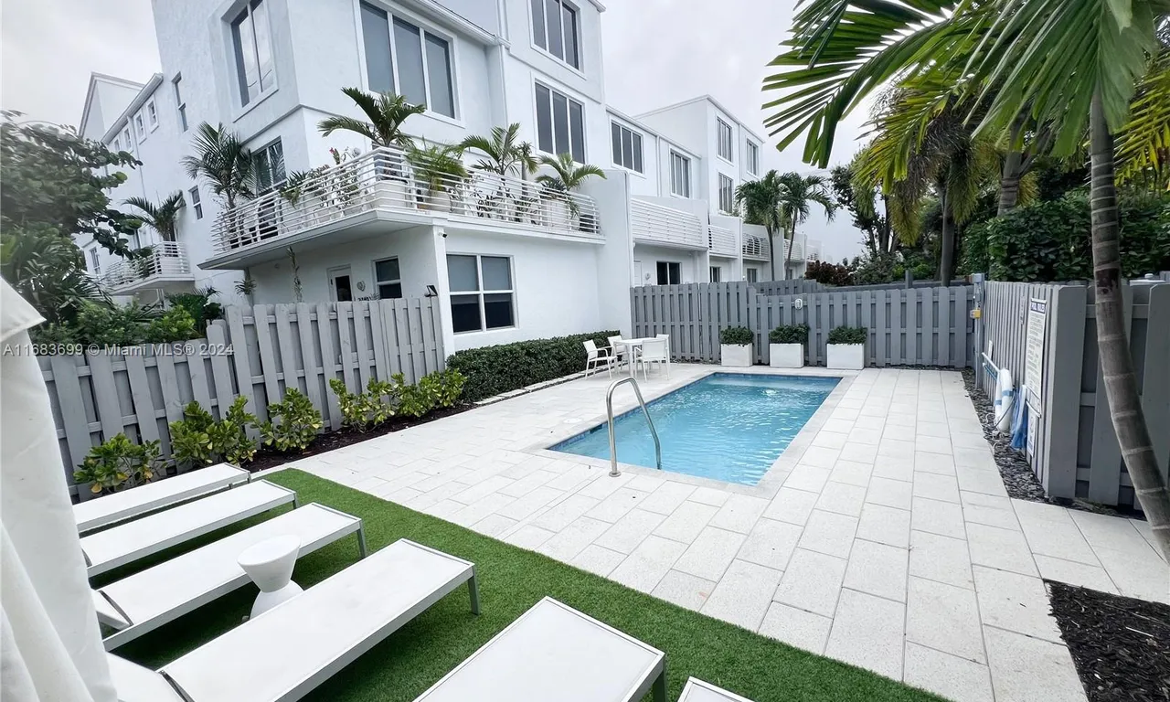 2752 NE 8th Ave # 15, Wilton Manors FL 33334