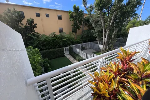 2752 NE 8th Ave # 15, Wilton Manors FL 33334