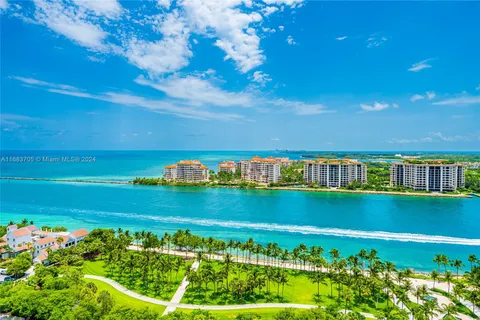 300 S Pointe Dr # 2102, Miami Beach FL 33139