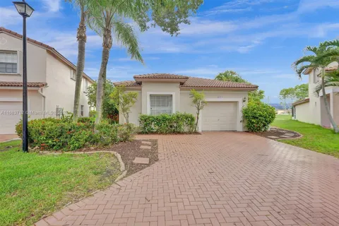 6211 NW 38th Dr, Coral Springs FL 33067