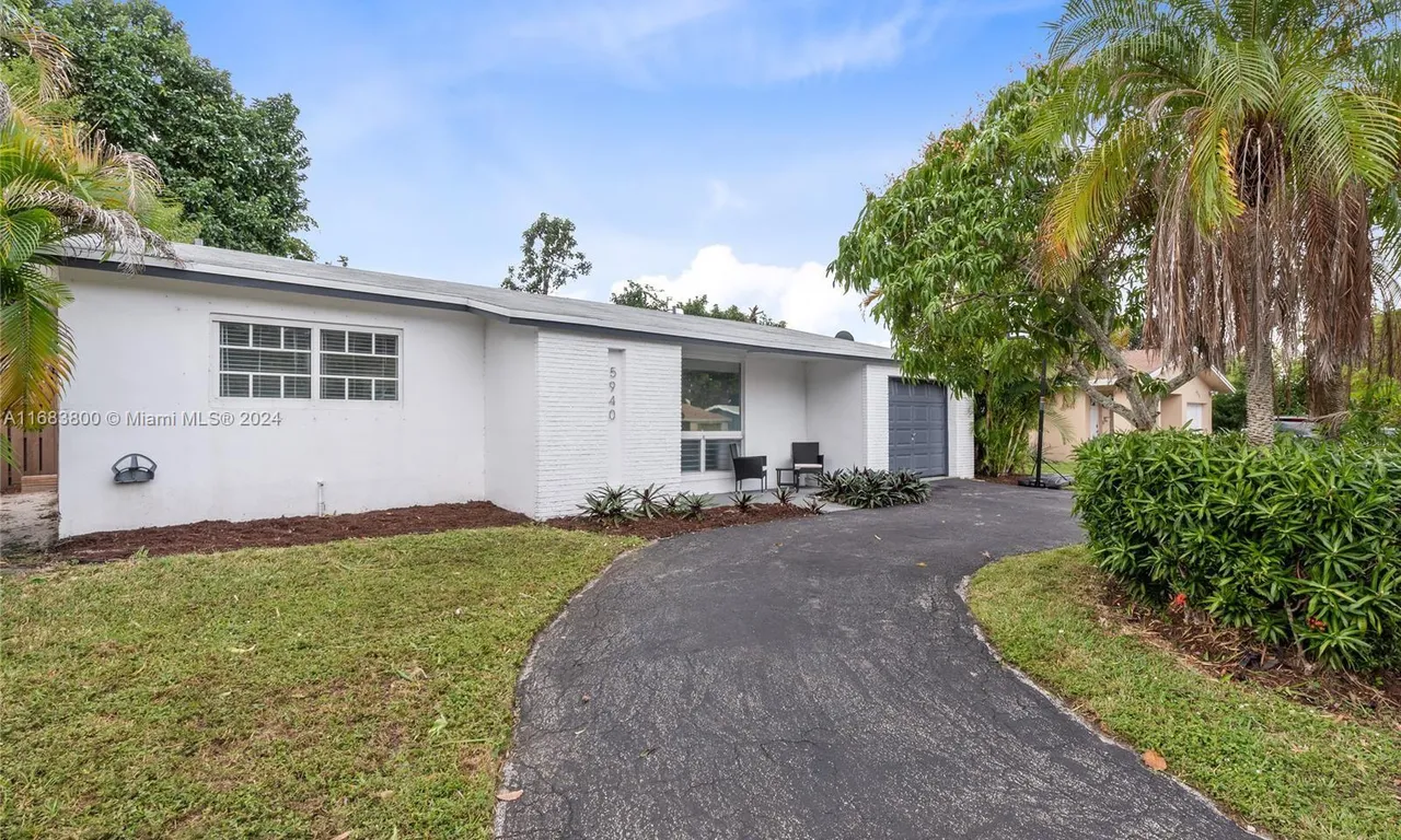 5940 NW 16th St, Sunrise FL 33313