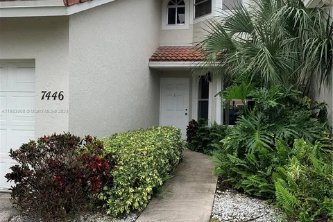 7446 S Pinewalk Dr S # 2, Margate FL 33063