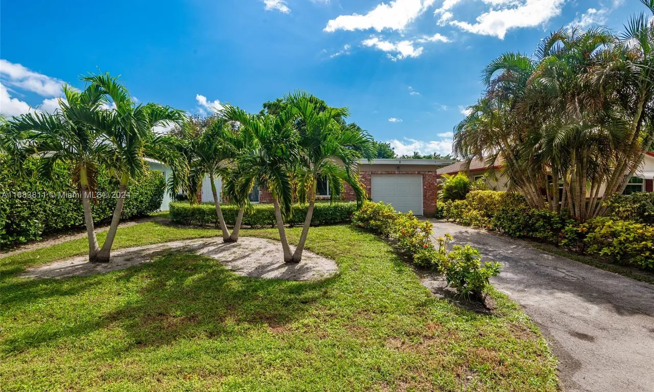 484 W Royal Palm Rd, Boca Raton FL 33432