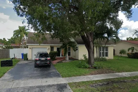 8501 NW 7th St, Pembroke Pines FL 33024