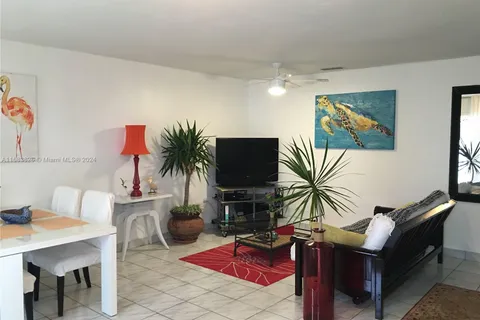 919 Michigan Ave # 9, Miami Beach FL 33139