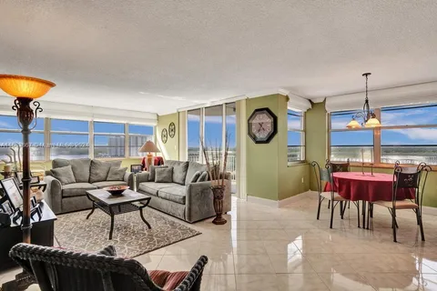 18011 Biscayne Blvd # 1705, Aventura FL 33160