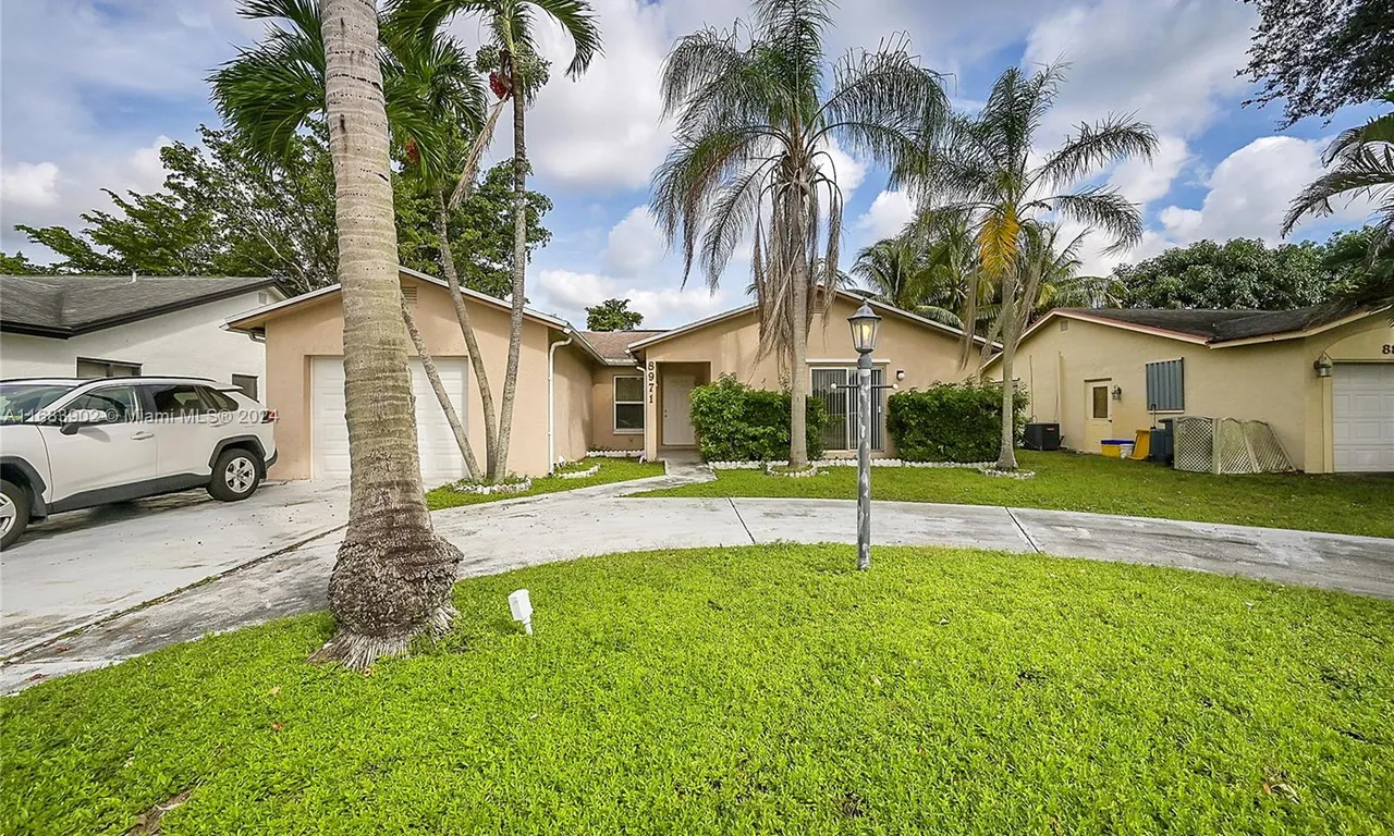 8971 SW 9th St, Boca Raton FL 33433