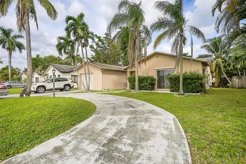 8971 SW 9th St, Boca Raton FL 33433