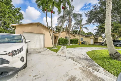 8971 SW 9th St, Boca Raton FL 33433