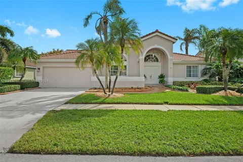 20180 NW 9th Dr, Pembroke Pines FL 33029