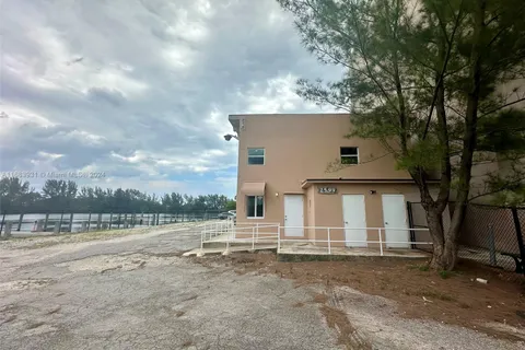 2599 NW 37th Ave, Miami FL 33142