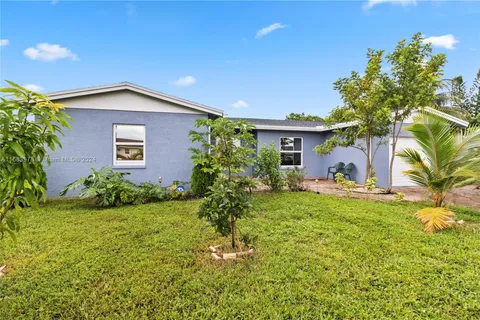 1240 Stardust, North Lauderdale FL 33068