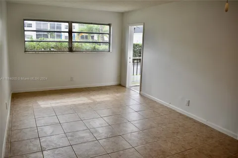 220 SW 9th Ave # 118, Hallandale Beach FL 33009