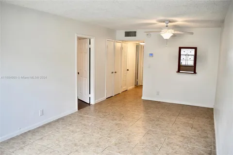 220 SW 9th Ave # 118, Hallandale Beach FL 33009