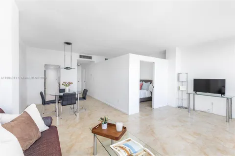 4925 Collins Ave # 8B, Miami Beach FL 33140