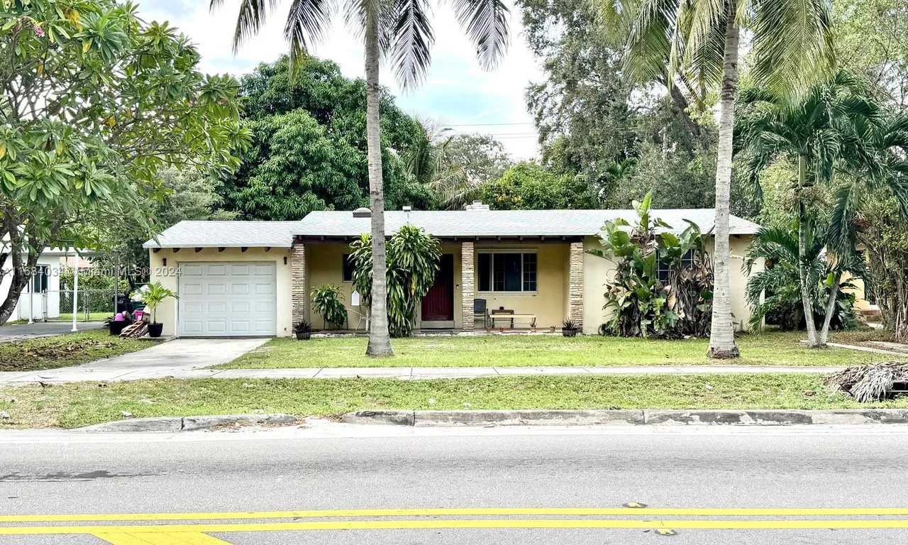 645 NE 159th St, Miami FL 33162