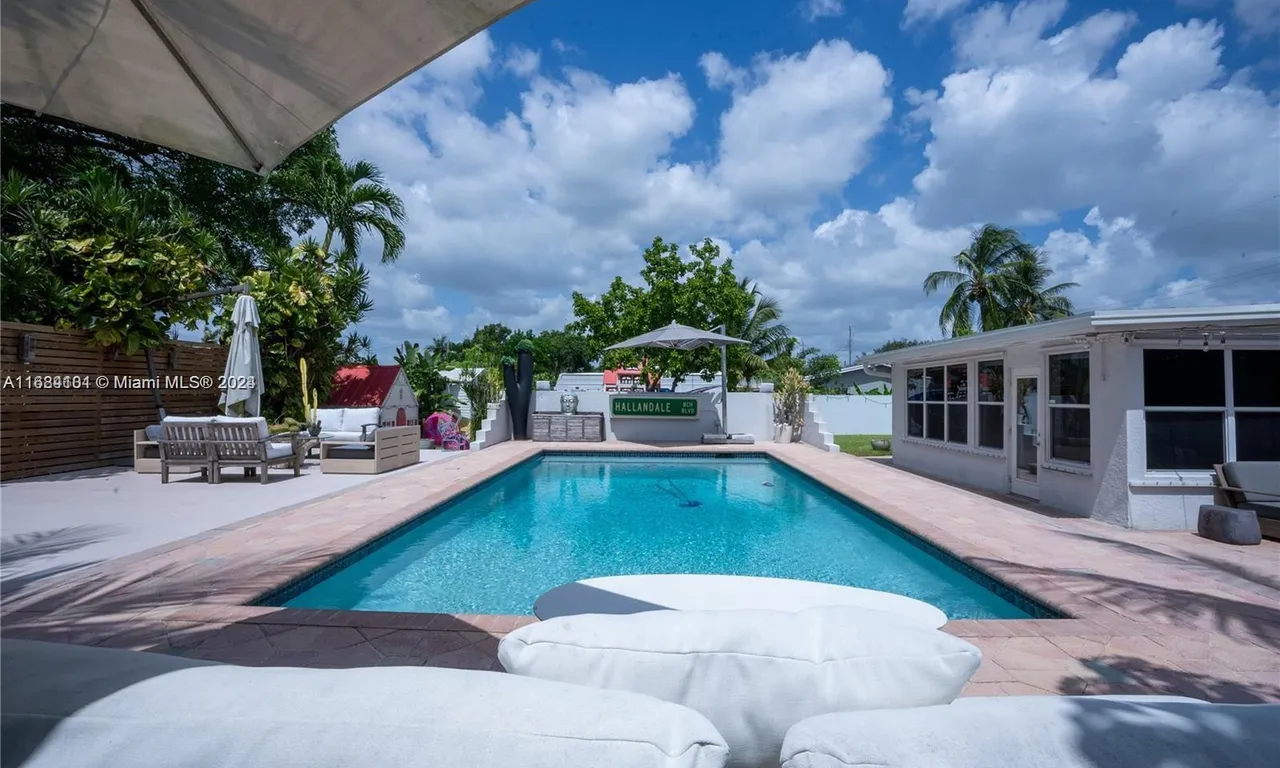31 SW 6th St # 0, Hallandale Beach FL 33009