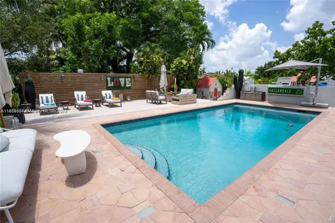 31 SW 6th St # 0, Hallandale Beach FL 33009