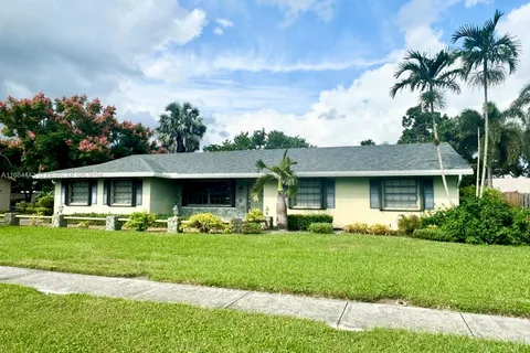 6831 SW 43rd St, Davie FL 33314