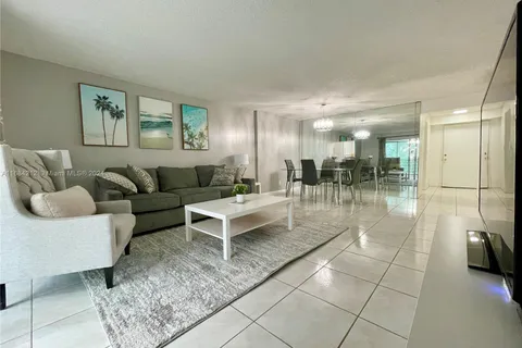 131 SE 3rd Ave # 305, Dania Beach FL 33004