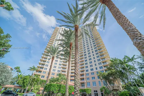 19501 W Country Club Dr # 2201, Aventura FL 33180