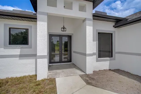 1268 HILLCREST ST E, Lehigh Acres FL 33974