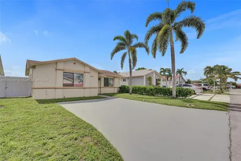 5310 NW 197th Ter, Miami Gardens FL 33055