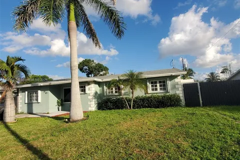 421 NE 39th St, Deerfield Beach FL 33064