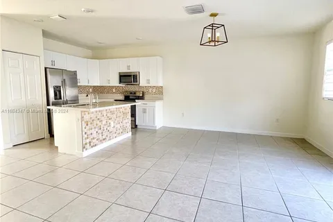 10926 W 33rd Way # 10926, Hialeah FL 33018