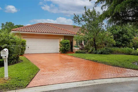 5855 NW 47th Pl, Coral Springs FL 33067