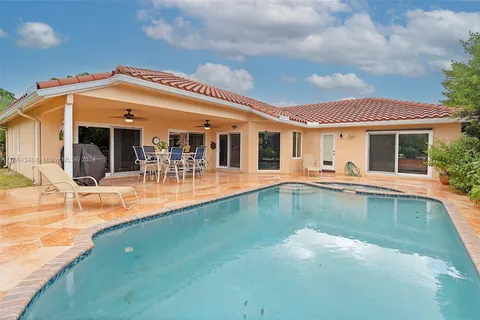 5855 NW 47th Pl, Coral Springs FL 33067