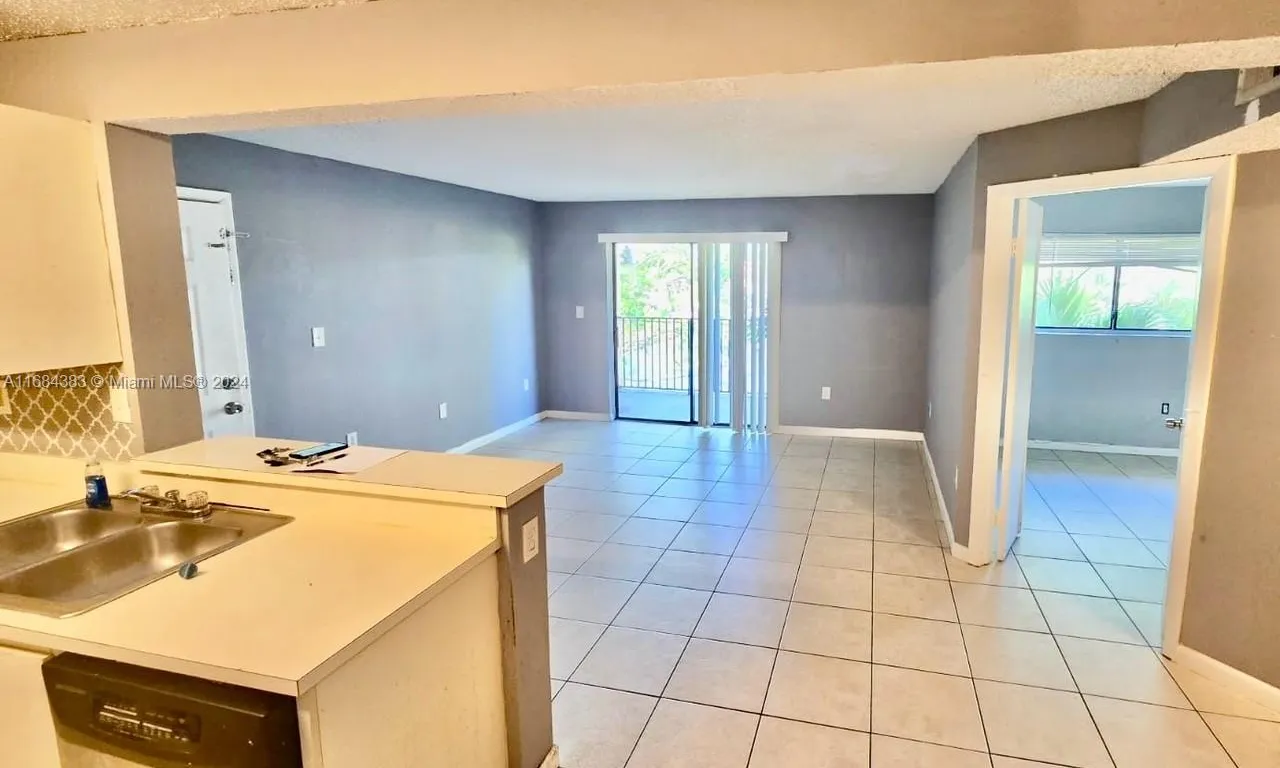 301 Palm Way # 304, Pembroke Pines FL 33025